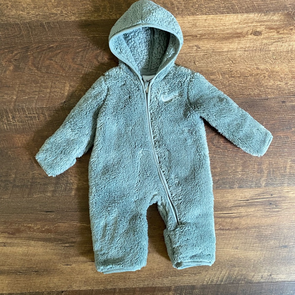 *NEVER WORN - LIKE NEW!!* Baby Nike Hooded Sherpa Bunting Suit 3M
